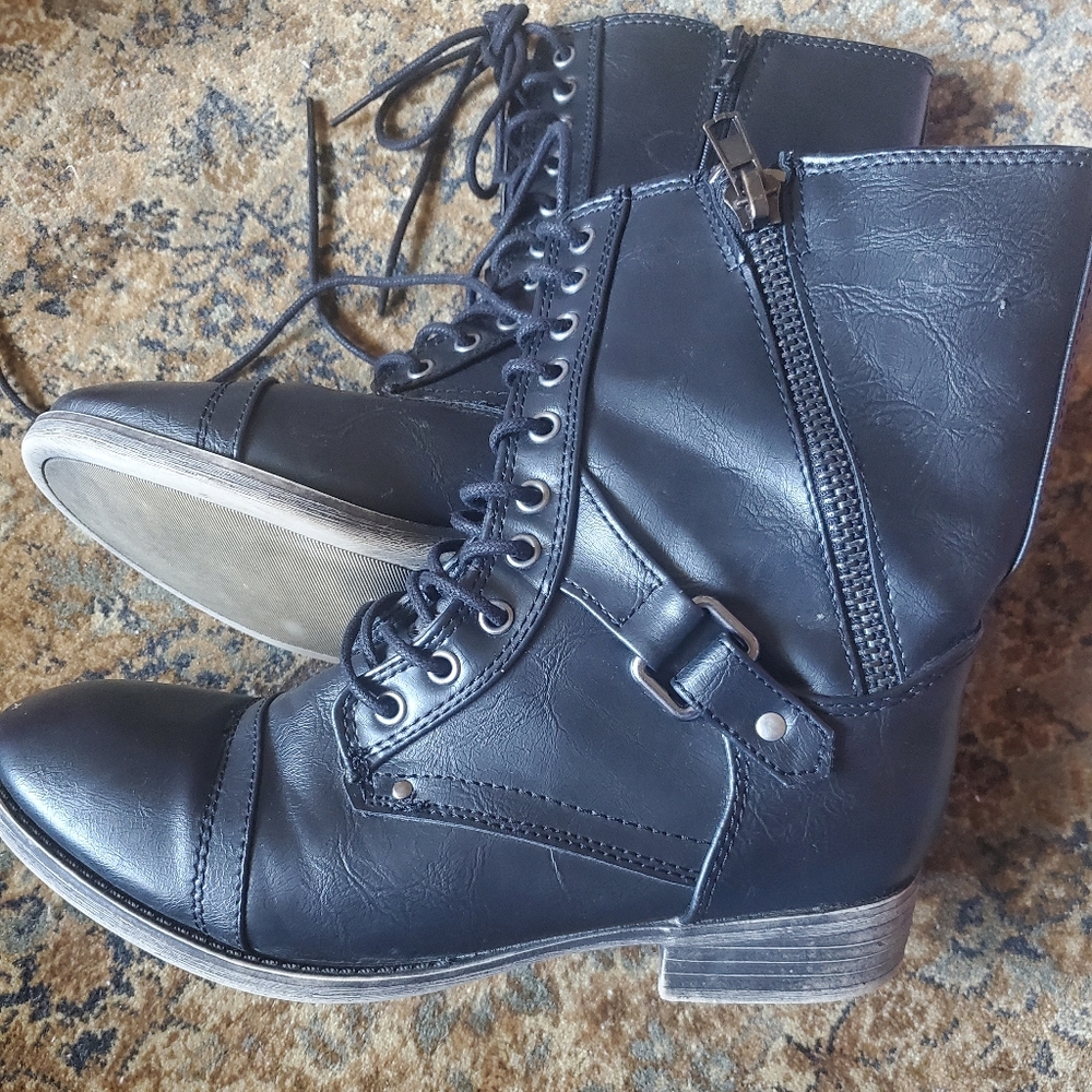 Combat boots